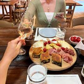 Athènes : visite œnologique avec dégustation de vin dans une cave locale