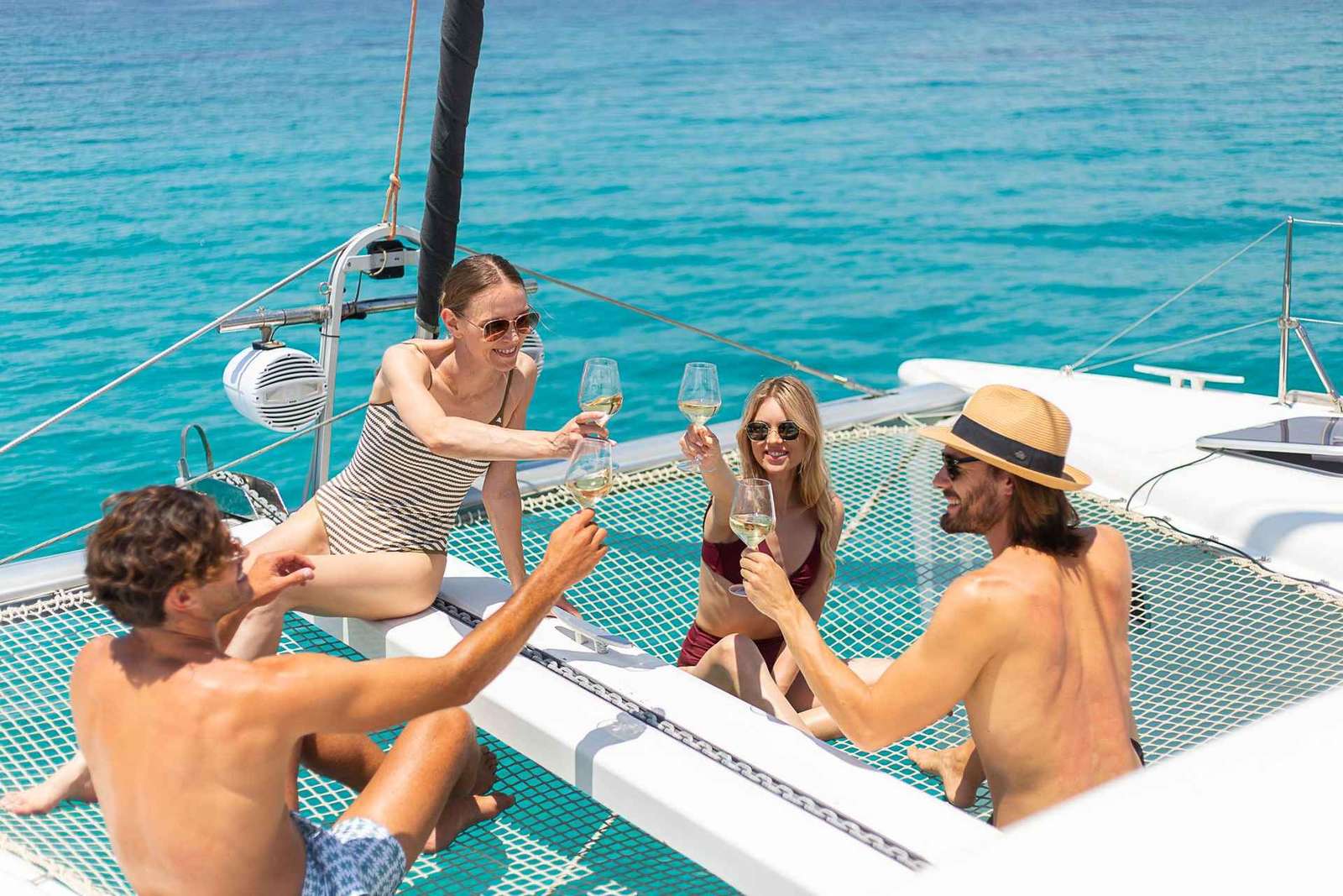 Athènes : croisière en catamaran sur la Riviera avec repas et boissons