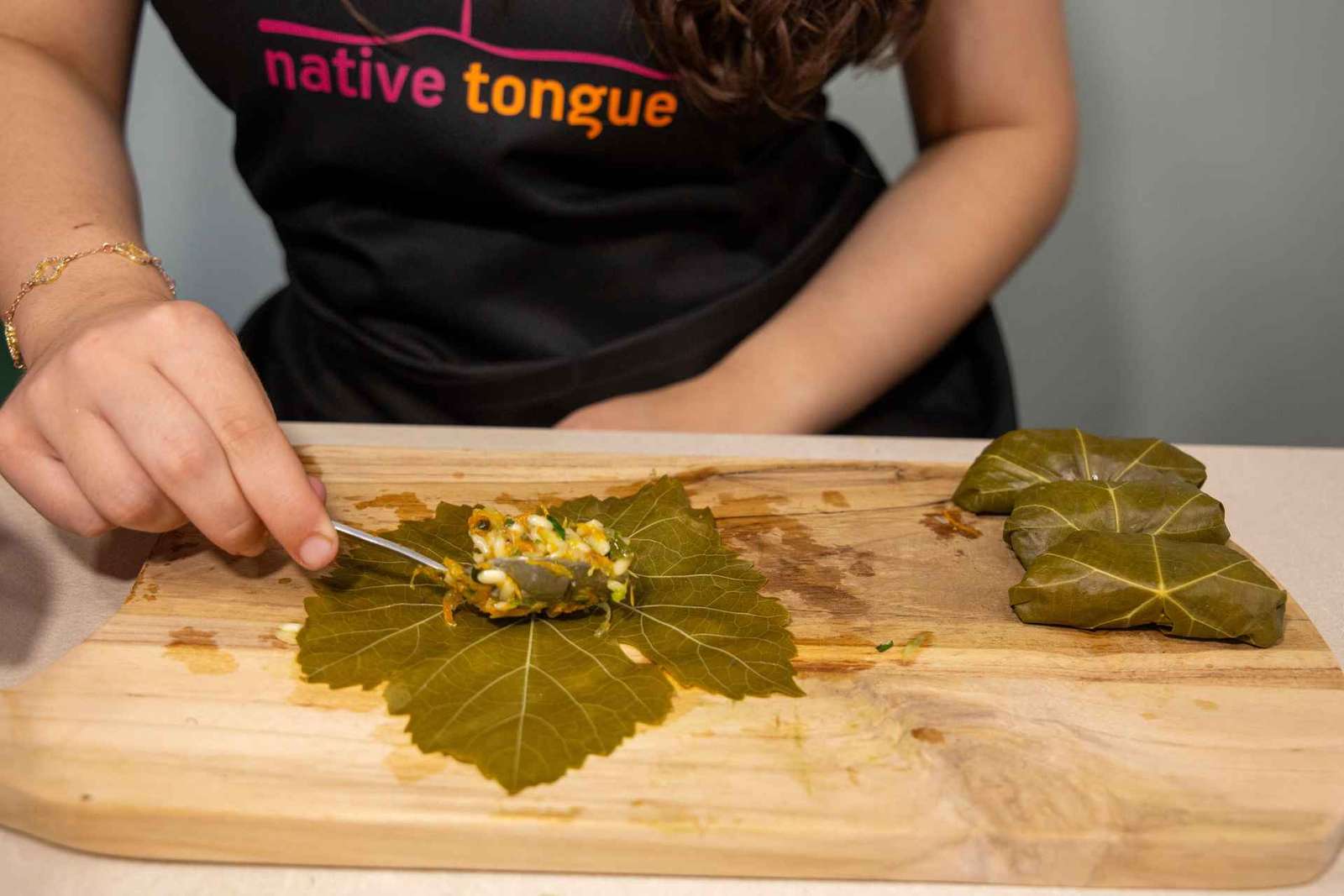 Athènes : cours de cuisine en petit groupe et dîner privé sur un balcon