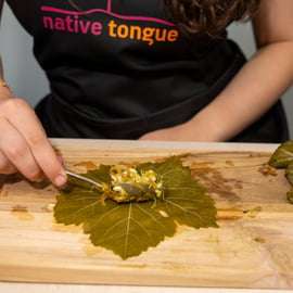 Athènes : cours de cuisine en petit groupe et dîner privé sur un balcon