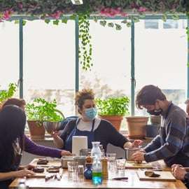 Athènes : Visite d'un marché alimentaire et cours de cuisine avec vin