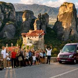 Athènes : Excursion d'une journée aux Météores en anglais/espagnol et coucher de soleil majestueux