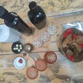 Expérience de l'huile d'olive extra vierge avec du vin et des herbes