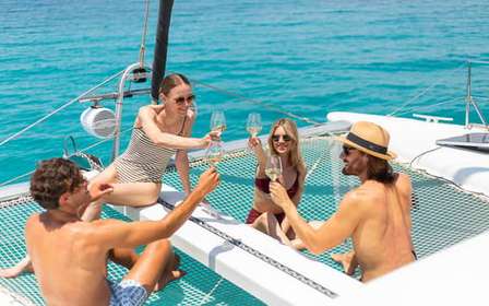 Athènes : croisière en catamaran sur la Riviera avec repas et boissons