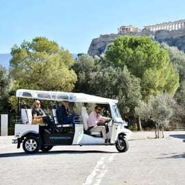 Athènes : Visite touristique privée en soirée en tuk-tuk électrique