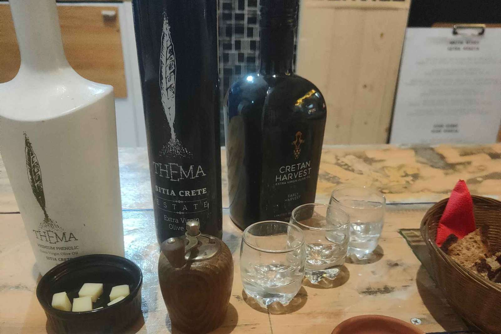 Expérience de l'huile d'olive extra vierge avec du vin et des herbes