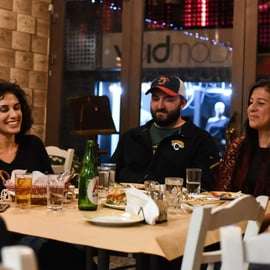 Athènes : visite nocturne avec dégustation de vins et de nourriture