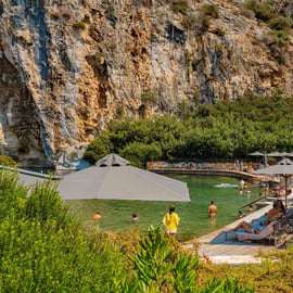 Escapade sur la côte athénienne : lac Vouliagmeni et joyaux côtiers