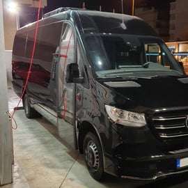 Transfert d'Athènes à l'aéroport d'Athènes en minibus et en fourgonnette