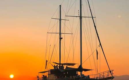 Dîner-croisière au coucher du soleil : arrêt baignade, boissons et dîner à bord