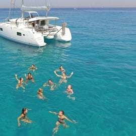 Athènes : croisière en catamaran sur la Riviera avec repas et boissons