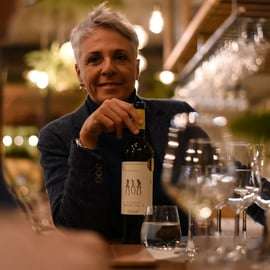 Athènes : visite nocturne avec dégustation de vins et de nourriture