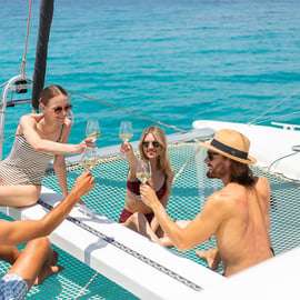 Athènes : croisière en catamaran sur la Riviera avec repas et boissons