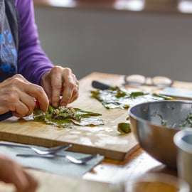 Athènes : Visite d'un marché alimentaire et cours de cuisine avec vin