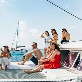 Athènes : croisière en catamaran sur la Riviera avec repas et boissons