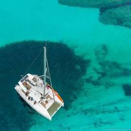 Athènes : croisière en catamaran avec barbecue et boissons