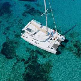 Athènes : Croisière en catamaran avec déjeuner léger et vin