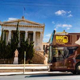 Athènes : Bus à arrêts multiples à arrêts multiples à Athènes.