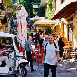 Athènes : Visite touristique privée en soirée en tuk-tuk électrique