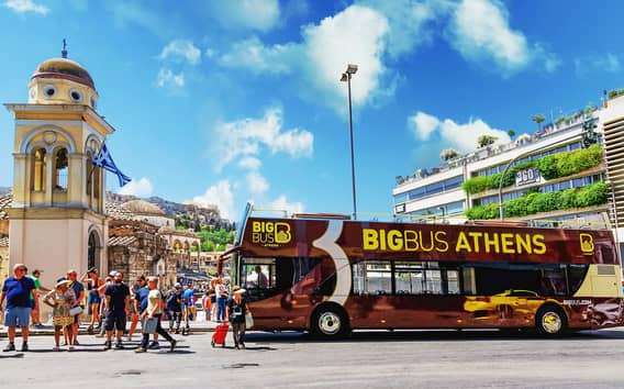 Athènes : Bus à arrêts multiples à arrêts multiples à Athènes.