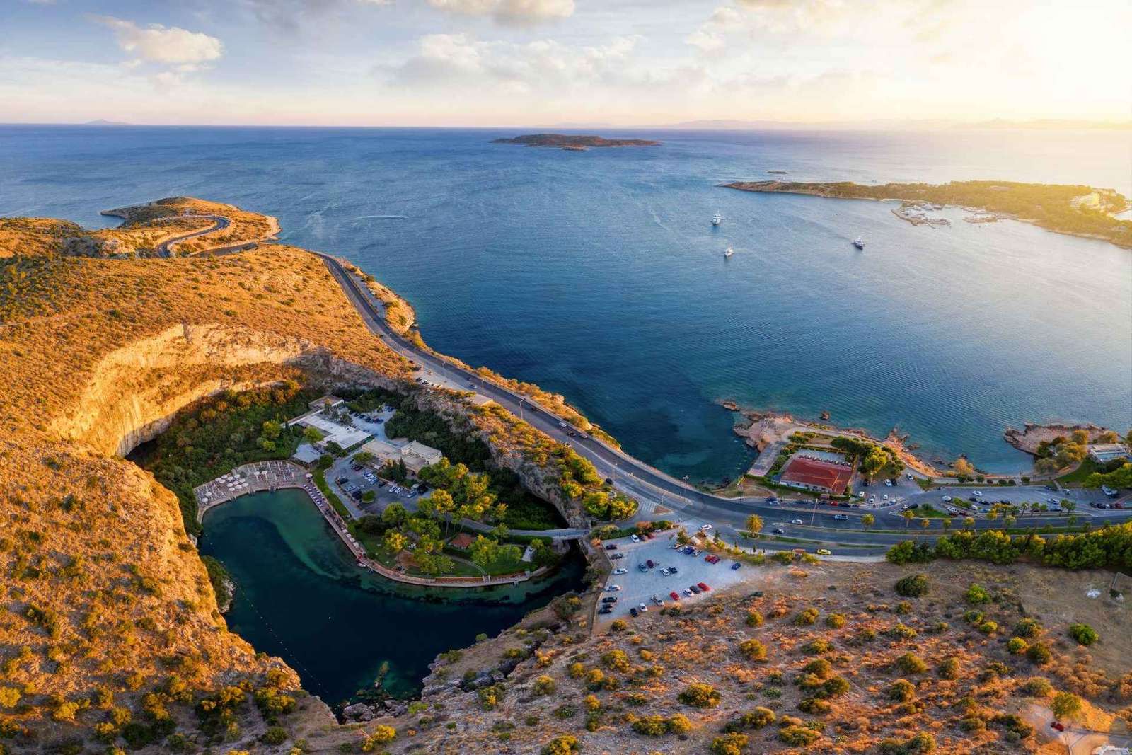 Escapade sur la côte athénienne : lac Vouliagmeni et joyaux côtiers