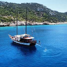 Athènes : Croisière à Agistri, Moni et Égine avec déjeuner et boissons