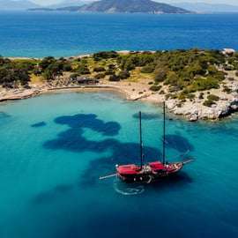 Athènes : Agistri et Aegina Yacht Tour avec déjeuner et baignade