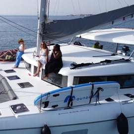Athènes : Excursion en catamaran sur la Riviera avec repas et boissons