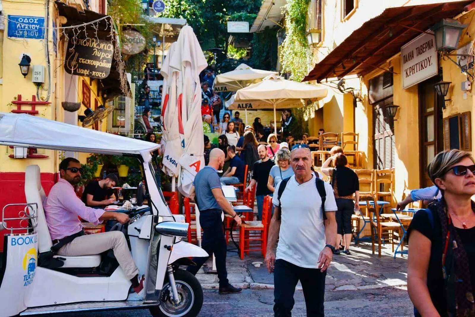 Athènes : Visite touristique privée en soirée en tuk-tuk électrique