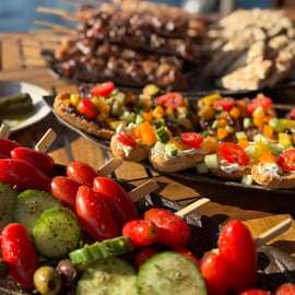 Croisière au coucher du soleil sur la Riviera athénienne - Demi-journée de baignade et barbecue à bord