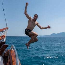 Athènes : Croisière à Agistri, Moni et Égine avec déjeuner et boissons