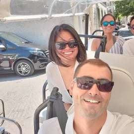 Athènes : Visite touristique privée en soirée en tuk-tuk électrique