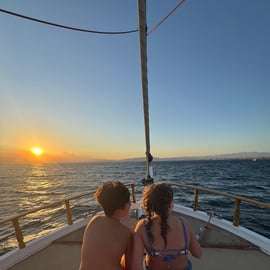 Croisière au coucher du soleil sur la Riviera athénienne - Demi-journée de baignade et barbecue à bord