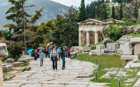 Depuis Athènes : Excursion d'une journée à Delphes et Arachova avec audioguide